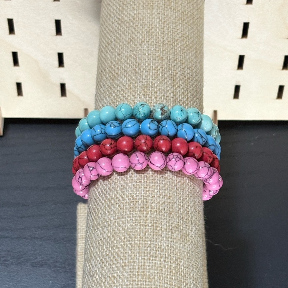 Handcrafted howlite beaded bracelet - Picture 3 of 9